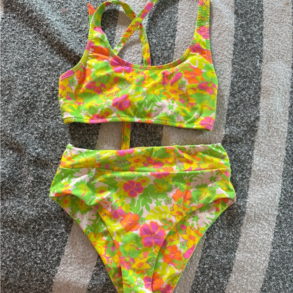 Kulani kinis
Floral Bikini Set in Vibrant Colors